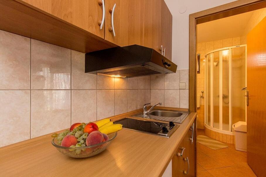 Apartments Tonimir Водице Экстерьер фото